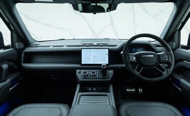 Land Rover Defender 110 V8 16