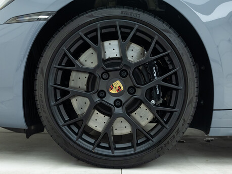 Porsche 911 Targa 4 GTS (992)