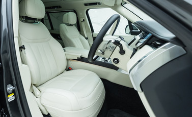 Land Rover Range Rover P530 Autobiography LWB (7 Seat) 11