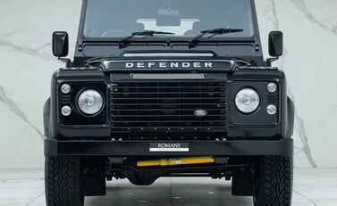 Land Rover Defender 90 XS 4