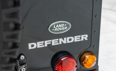 Land Rover Defender 90 XS 33