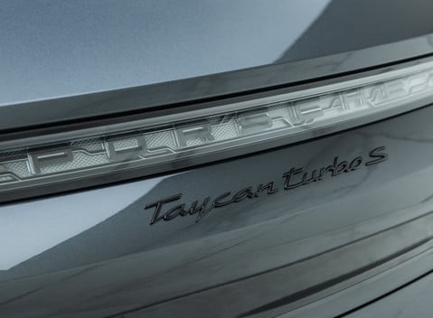 Porsche Taycan Turbo S Sport Turismo 40