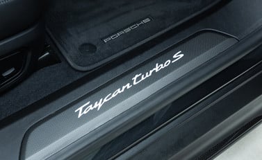 Porsche Taycan Turbo S Sport Turismo 26