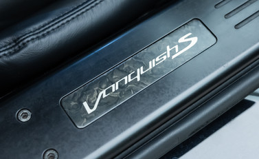 Aston Martin Vanquish S 22