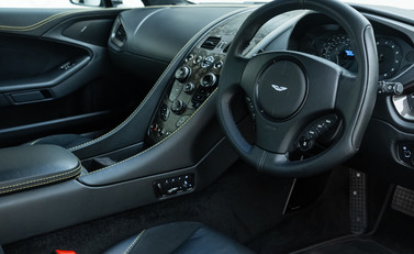 Aston Martin Vanquish S 10