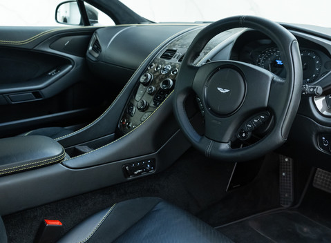 Aston Martin Vanquish S 10