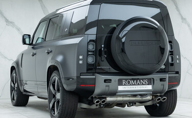 Land Rover Defender 110 V8 Carpathian Edition 7