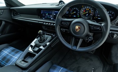 Porsche 911 GT3 Touring (992) 9
