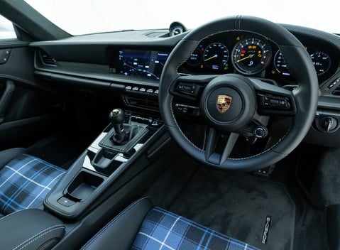 Porsche 911 GT3 Touring (992) 9
