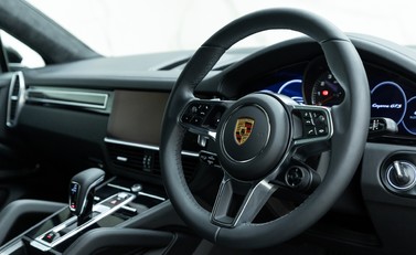 Porsche Cayenne GTS 8