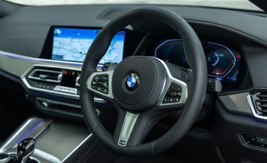 BMW X6 M50i 10