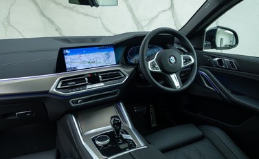 BMW X6 M50i 18