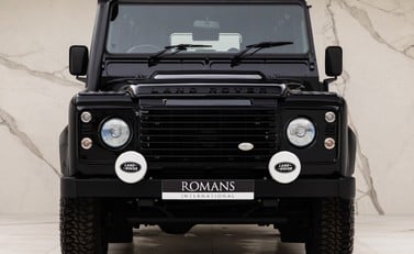 Land Rover Defender 110 XS 4