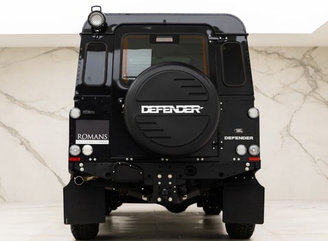 Land Rover Defender 110 XS 5