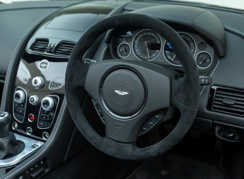 Aston Martin V12 Vantage S Roadster 14