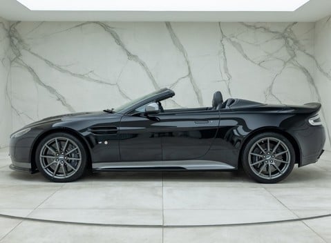 Aston Martin V12 Vantage S Roadster 2