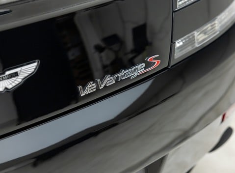 Aston Martin V12 Vantage S Roadster 46