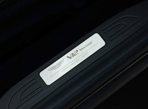 Aston Martin V12 Vantage 17