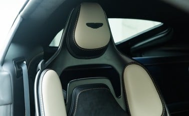 Aston Martin V12 Vantage 10