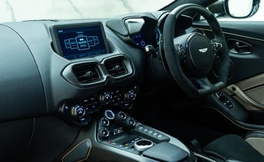 Aston Martin V12 Vantage 13