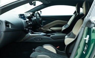 Aston Martin V12 Vantage 12