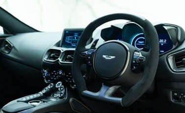 Aston Martin V12 Vantage 8