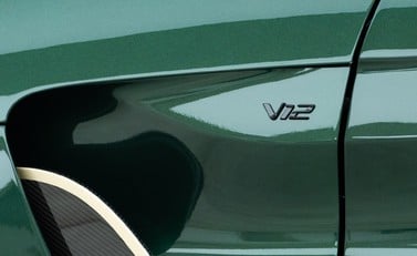 Aston Martin V12 Vantage 26