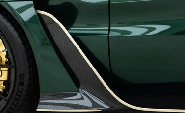 Aston Martin V12 Vantage 25