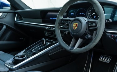 Porsche 911 Carrera 4S (992) 10