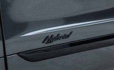 Bentley Bentayga Hybrid First Edition 41