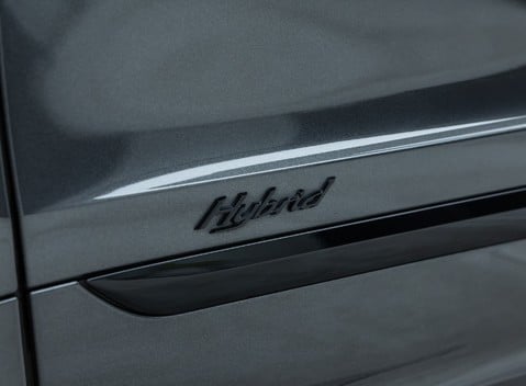 Bentley Bentayga Hybrid First Edition 41
