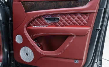 Bentley Bentayga Hybrid First Edition 26