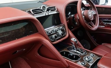 Bentley Bentayga Hybrid First Edition 18