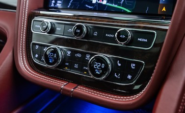 Bentley Bentayga Hybrid First Edition 23