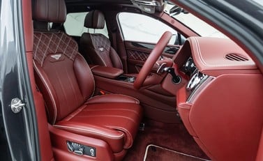 Bentley Bentayga Hybrid First Edition 11