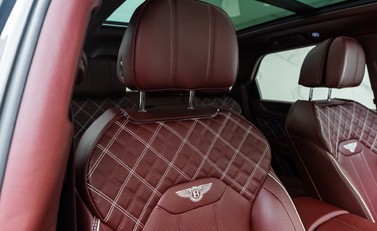 Bentley Bentayga Hybrid First Edition 12