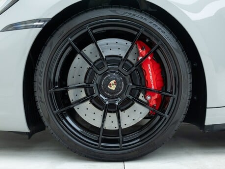 Porsche 911 Carrera GTS (992)