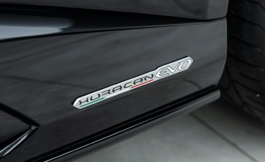 Lamborghini Huracan LP640-4 EVO 27