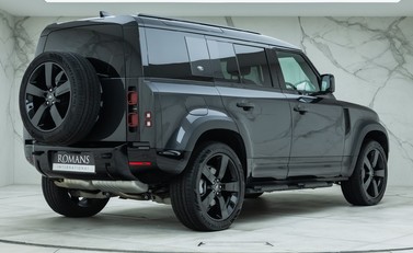 Land Rover Defender 110 D300 X-Dynamic HSE 3