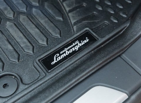 Lamborghini Urus 40