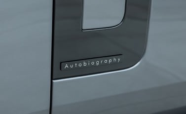 Land Rover Range Rover P550e Autobiography 32