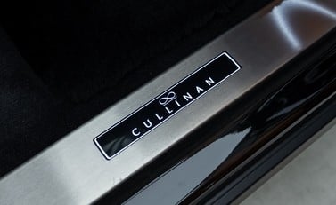 Rolls-Royce Cullinan Black Badge 30