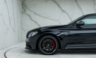 Mercedes-Benz C63 AMG S Coupe 35