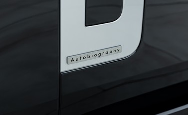 Land Rover Range Rover P460e Autobiography LWB 32
