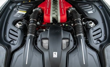 Ferrari GTC4 Lusso V12 36