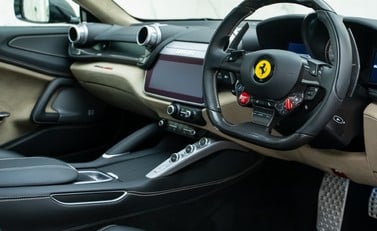 Ferrari GTC4 Lusso V12 10