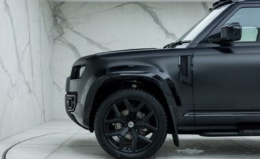 Land Rover Defender 90 D250 X-Dynamic SE URBAN 38