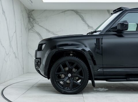 Land Rover Defender 90 D250 X-Dynamic SE URBAN 38