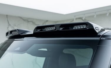 Land Rover Defender 90 D250 X-Dynamic SE URBAN 31