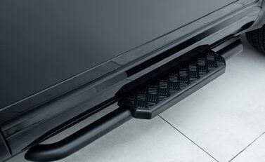 Land Rover Defender 90 D250 X-Dynamic SE URBAN 32